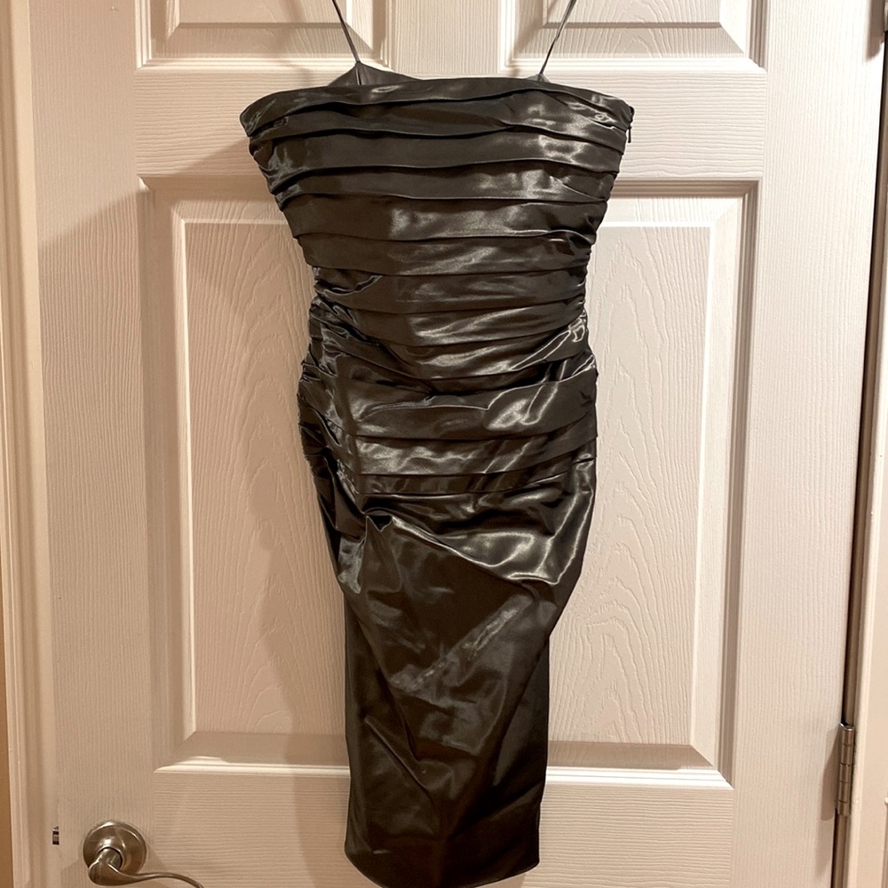 NWT.  Ralph Lauren metallic silver gray formal. 32” length